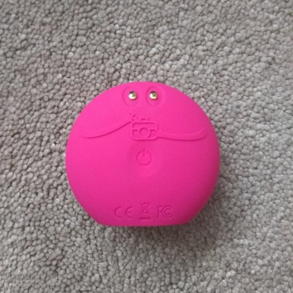 FOREO Luna Foto Facial Cleansing Device - Picture 2 of 4